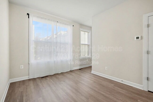 Building Photo - 2838 Dart Dr