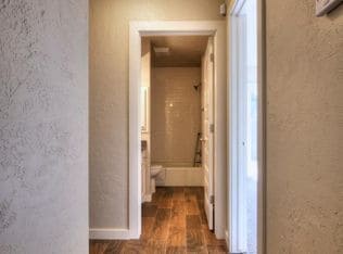 Building Photo - 2901 Rosewood Ln