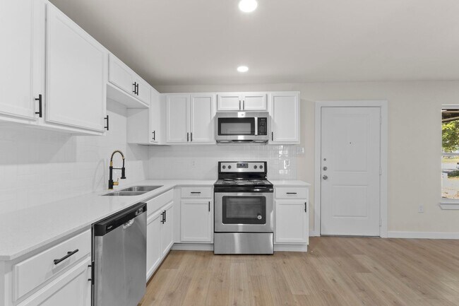 Building Photo - Lease Opportunity in Arlington!