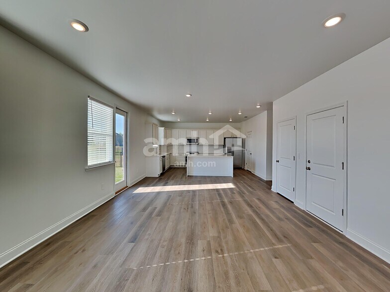 Building Photo - 322 Golucke Wy