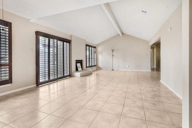 Building Photo - 3203 Silver Falls Dr