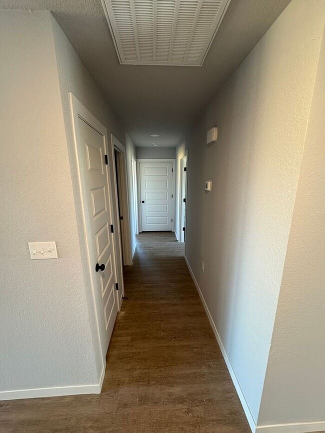 Building Photo - Newly remodeled duplex in Broken Arrow! Great location!