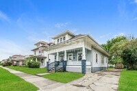 Building Photo - Three Bedroom Two Bath Single Family Home!