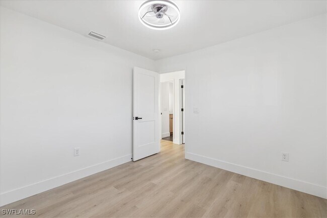 Building Photo - 4419 N Bay Cir