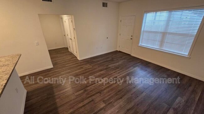 Building Photo - 915 Ariana St