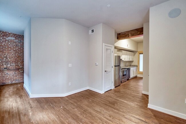 Interior Photo - 10 Walnut Alley