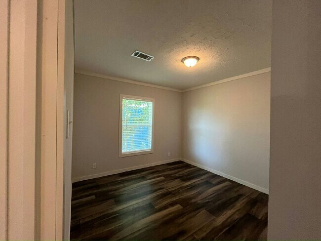 Building Photo - 427 Mongoose Ln