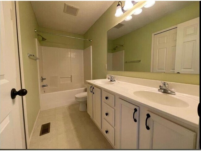 Building Photo - 10986 Isanti Ct NE