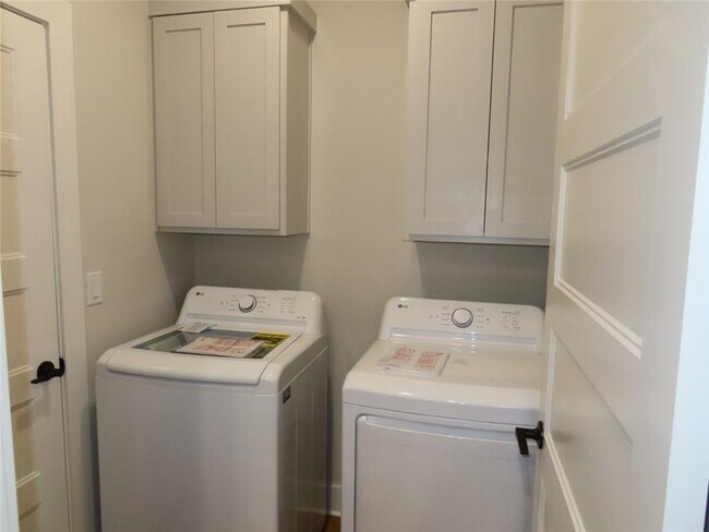 Building Photo - 1891 Lapis Ave