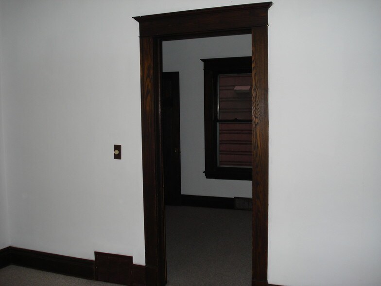Building Photo - 118 Russell St