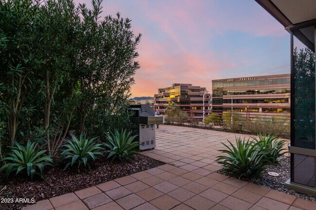Building Photo - 7161 E Rancho Vista Dr