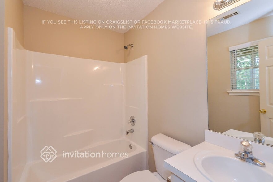 Building Photo - 3940 Cumberland Trail SE