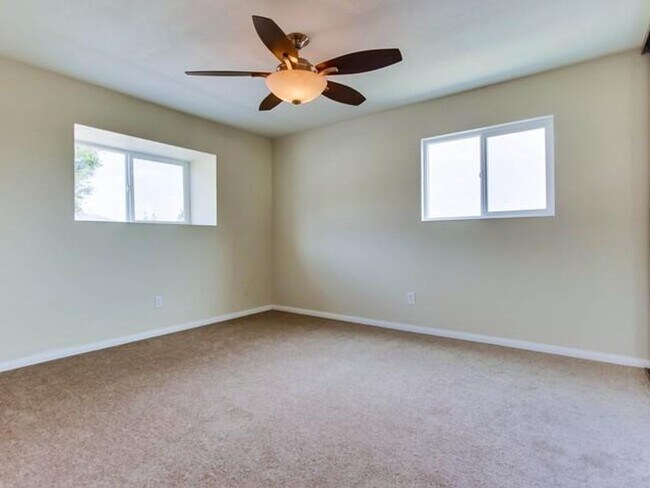 Building Photo - Awesome Townhome w/ 3 bedroom