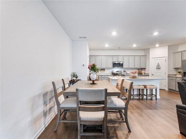 Building Photo - 680 Groover St