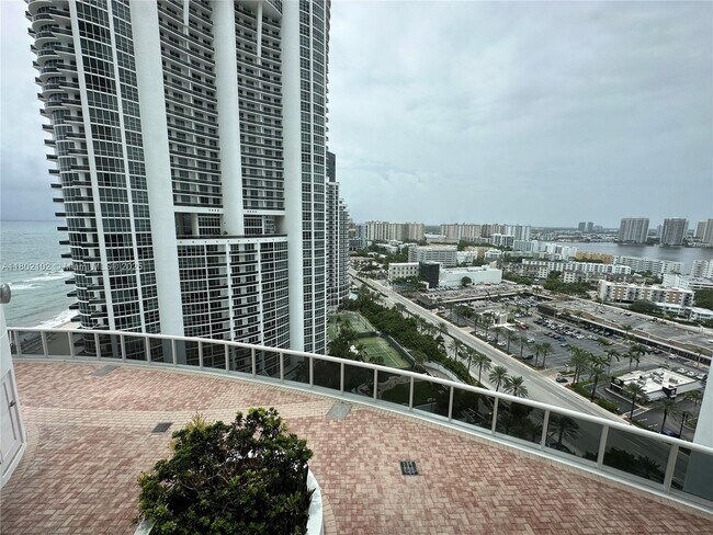 Building Photo - 18201 Collins Ave