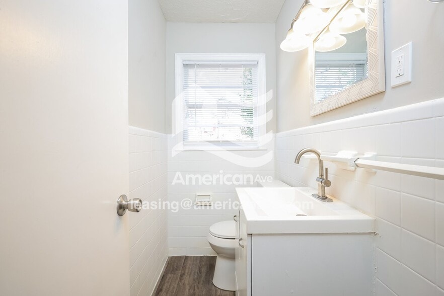 Building Photo - 917 Patricia Dr