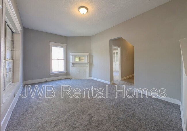 Building Photo - 421 Golfair Blvd