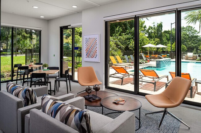 Building Photo - 2548 SW 13th St