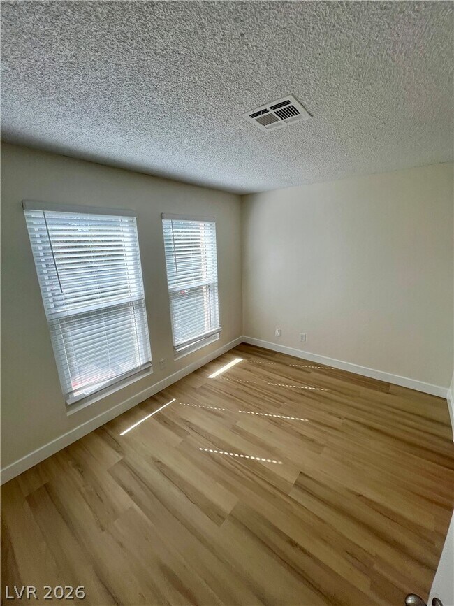 Building Photo - 3939 S Torrey Pines Dr