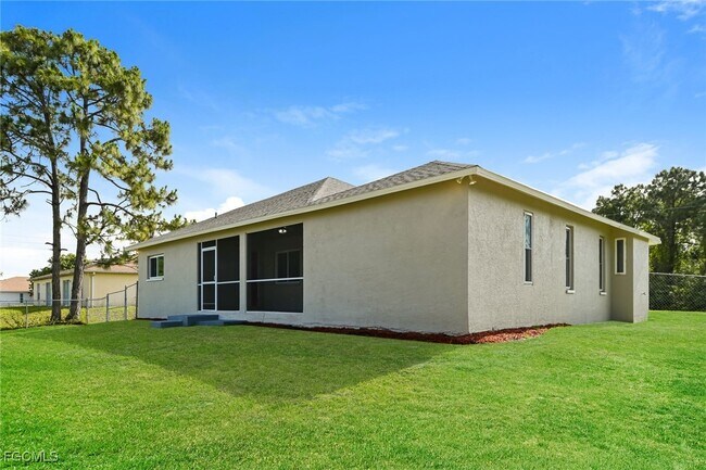 Building Photo - 1045 Albany Ave