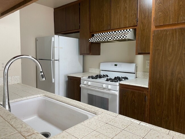 Building Photo - Two Story Fourplex Unit - On site Laundry, Carport, Ceiling Fans