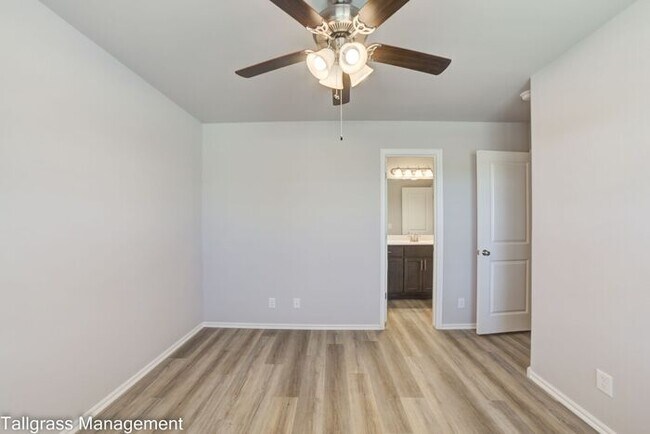 Building Photo - Beautiful 4/2.5/2 in Sand Springs!
