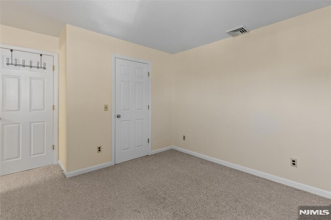 Building Photo - 146 Main St