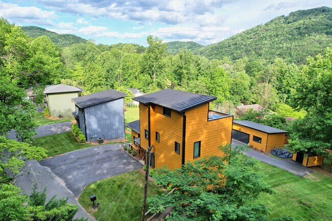 Building Photo - 122 Cannon St