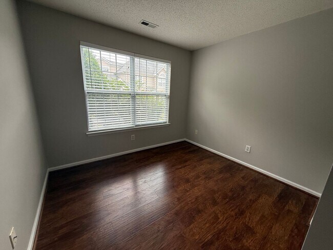 Building Photo - 2 bedroom condo in Williamsburg! Available NOW!