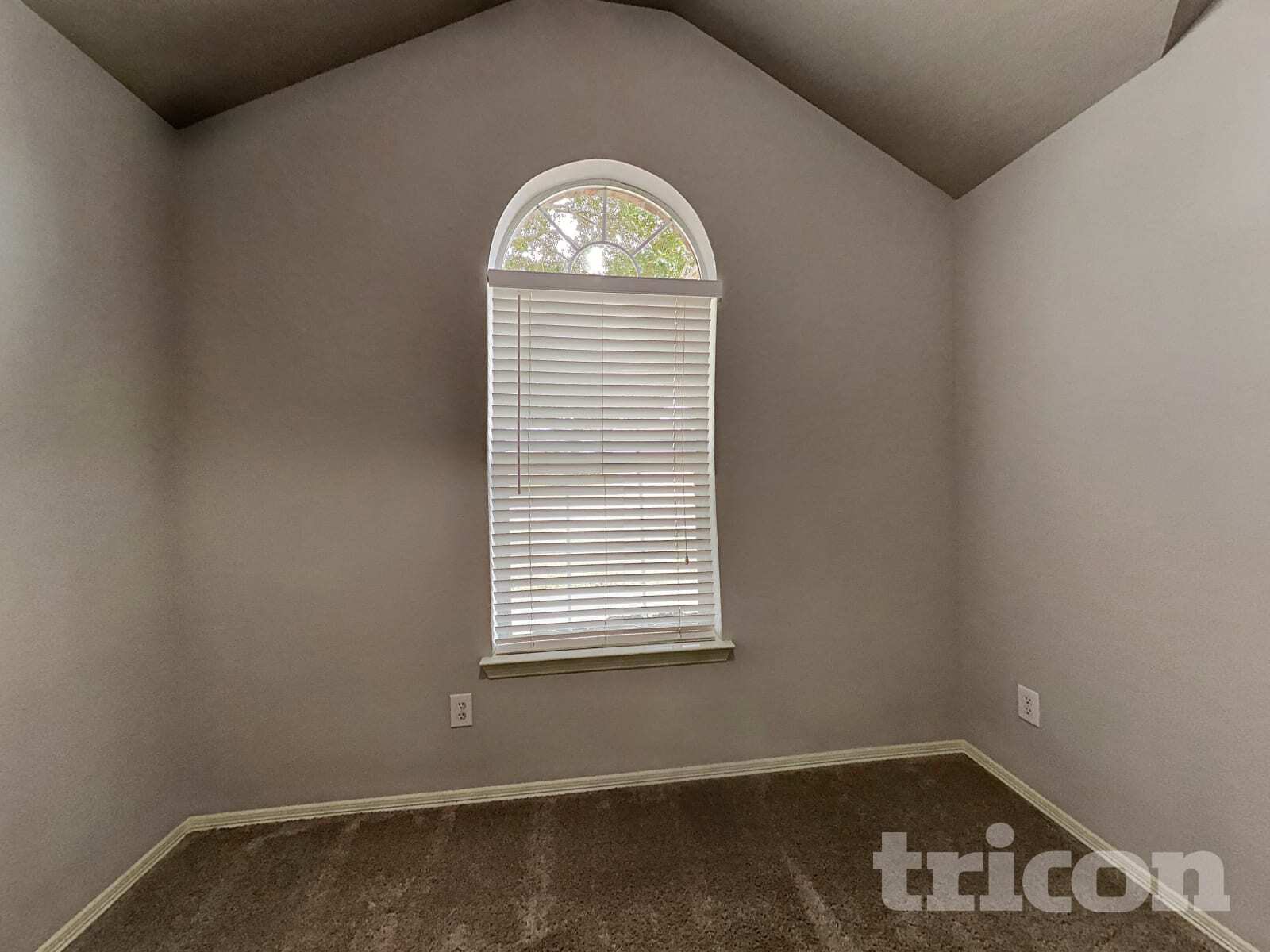 Building Photo - 2205 Highland Hills Dr