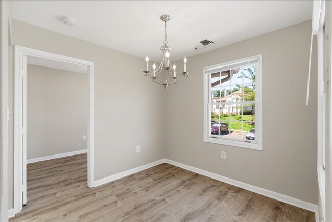 Building Photo - "Charming 2-Bed Oasis: Cozy 780 Sq Ft Retreat in Sterling, VA!"