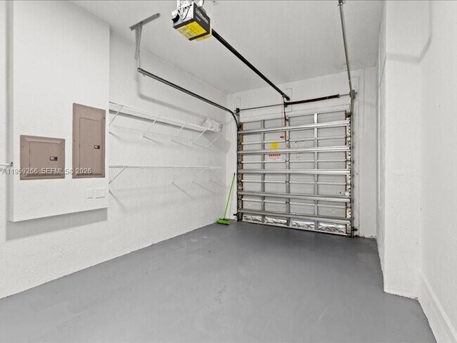 Building Photo - 1819 Mariners Ln