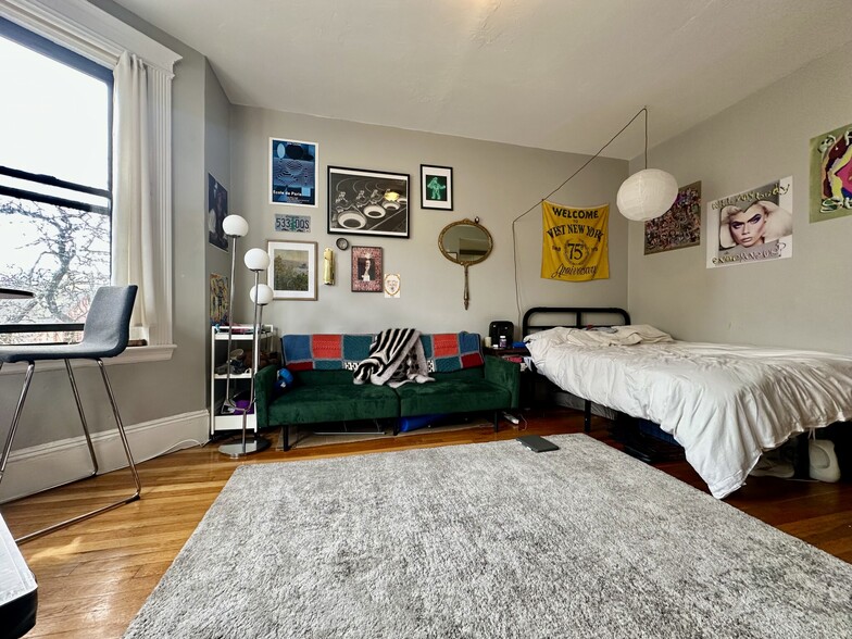 Primary Photo - 39 Hemenway St
