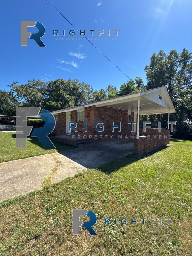 Building Photo - Lovely Ranch Style Home