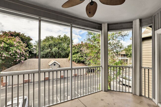 Building Photo - 3 bedroom/ 2 bathroom condo next to St Johns Town Center