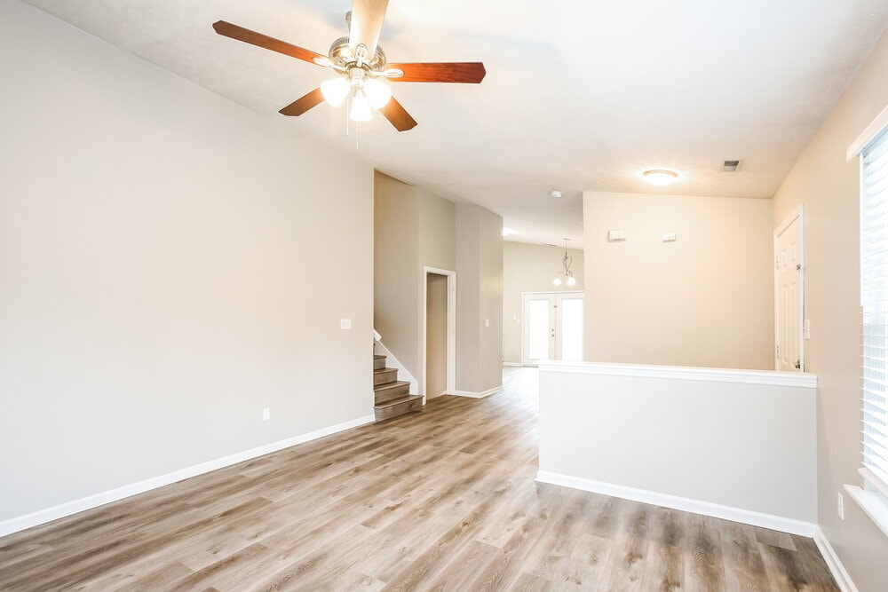 Building Photo - 4087 FairOaks Dr