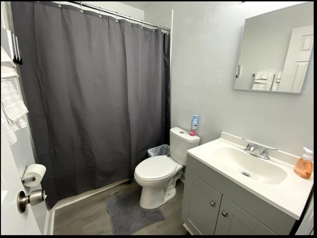 Building Photo - 6718-6720 Woodstream Duplex