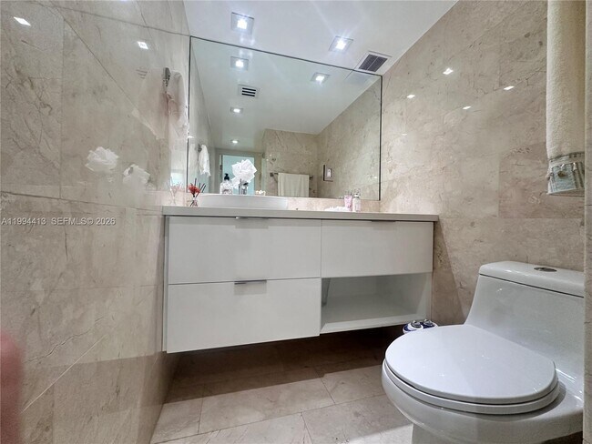 Building Photo - 9225 Collins Ave