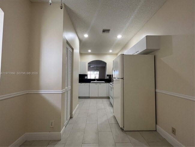 Building Photo - 4259 SW 10th Ct