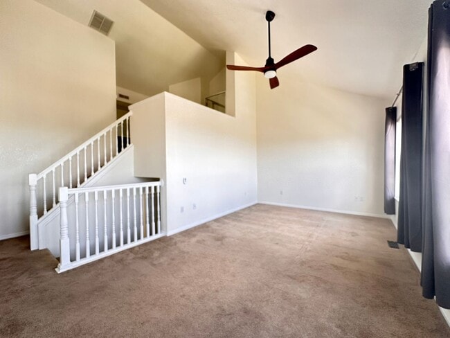 Building Photo - Amazing Townhome with Spectacular Views fo...