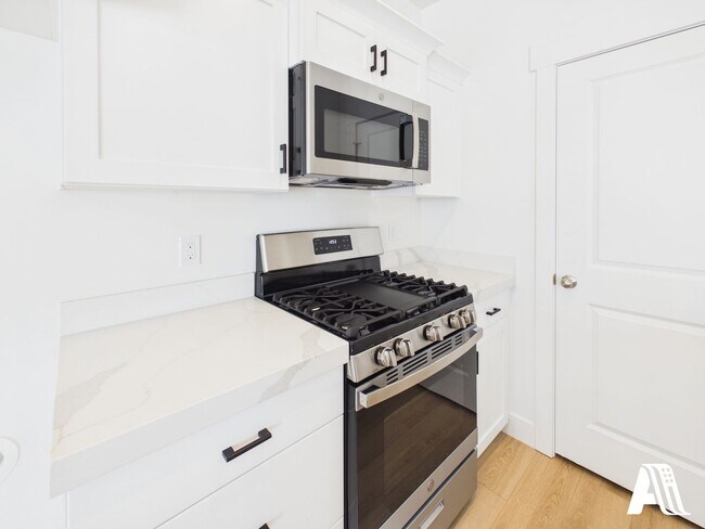 Building Photo - 447 E 650 N