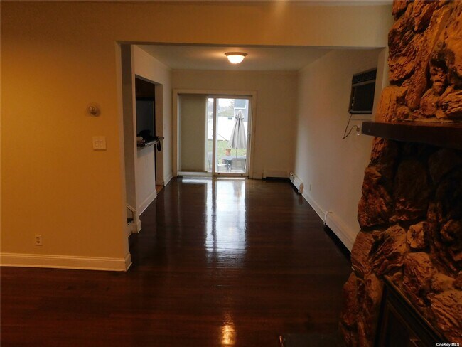 Building Photo - 360 Woodland Dr