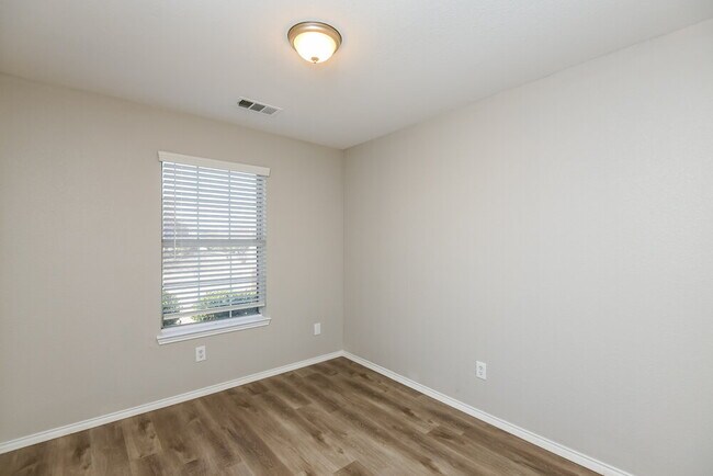 Building Photo - 1706 Country Crest Ln
