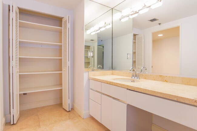 Building Photo - 251 Crandon Blvd