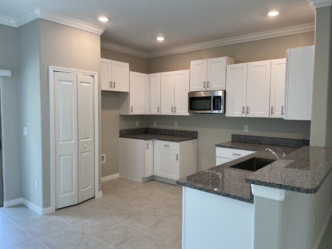Building Photo - 23213 Willow Glen Way