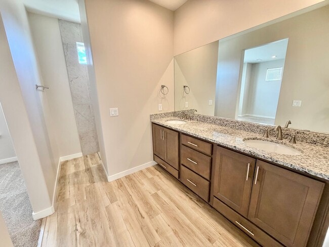 Building Photo - Beautiful 3 Bedroom Home In Desert Color!