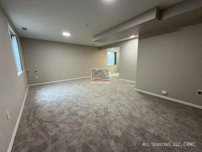 Building Photo - 5921 Fossil Dr