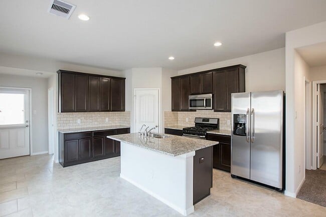 Building Photo - 12111 Parade Park Pl
