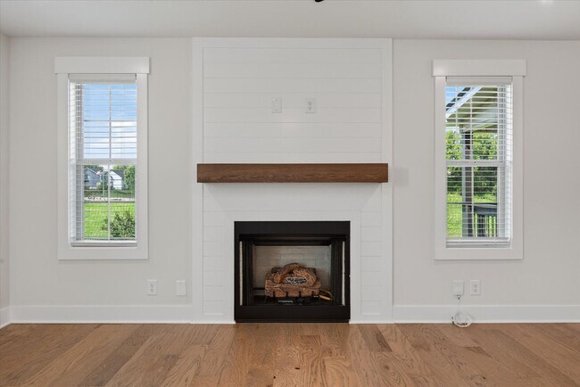 Building Photo - 393 Frontier Dr