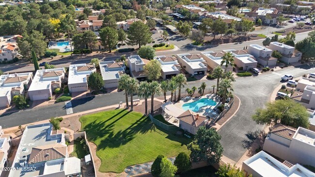 Building Photo - 574 Duchess Dr